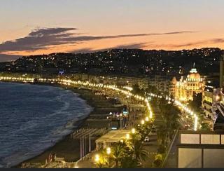 SUPERBE GRAND APPARTEMENT 3 Pieces de 65 m2 -Cosy -3 mn Gare Riquier - Nice - 7