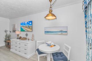 Direct Oceanfront Suite - Ocean Reef 803 - Sleeps 4! - Myrtle Beach - 4