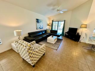 Villa with Pool in Gated 18-hole Golf Community with self-checkin after 4pm - 6