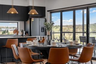 1B Alpine View Retreat - 4BR Luxurious Escape l Mountain Views l Fast WiFi - Jindabyne - 0