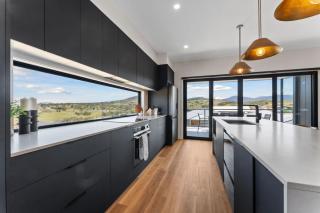 1B Alpine View Retreat - 4BR Luxurious Escape l Mountain Views l Fast WiFi - Jindabyne - 5