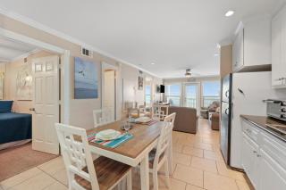 Oceanfront Bliss *Brand New Listing* - Galveston - 7