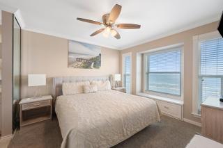 Oceanfront Bliss *Brand New Listing* - Galveston - 5