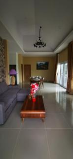 Big swimming pool garden villa 私家泳池花园豪华别墅 - 2