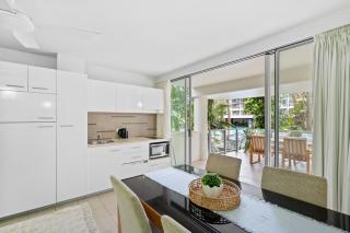 Belle Escapes Drift Beachfront Resort Pool View Suite 4106 - Palm Cove - 6