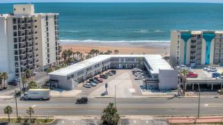 Beach House Inn - Beach Access Open - 0