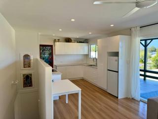 The Old Artist Residence, Boreen Point Boutique Accomodation - Cootharaba - 5