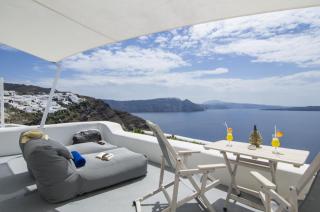 Ambition Suites - Oia - 9