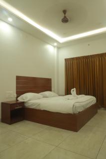 Sudeeksha Residency, Luxury Hotel with affordable price - Tirukkadaiyūr - 4