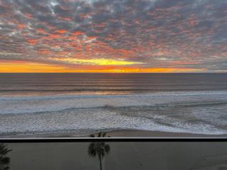 Ocean View Luxury Condo Oceanfront and Pool - San Diego - 3