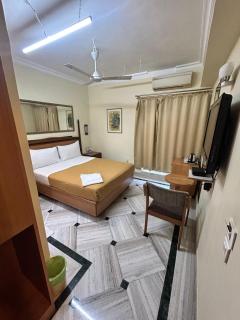 Royal Park Hotel Dockyard - Bombay - 9