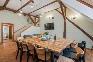 Charles Bridge Historical APTs by Michal&Friends - Praga - 3