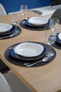 Klimasa White&Blue Apartment with Balcony in Wrocław by Noclegi Renters - 3