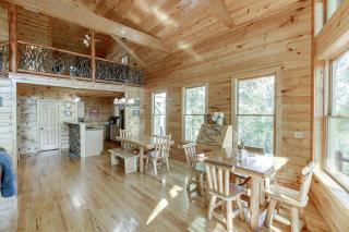 Deluxe Cabin For Groups Near Helen w Hot Tub - Cornelia - 9