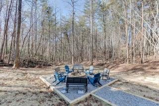 Fantastic Family Cabin w Firepit - Cleveland - 6