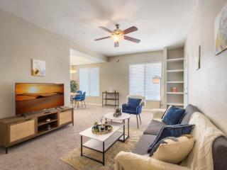 Kierland Commons CozySuites with heated pool, gym! - Scottsdale - 0