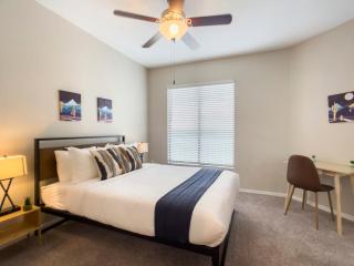 Kierland Commons CozySuites with heated pool, gym! - Scottsdale - 3