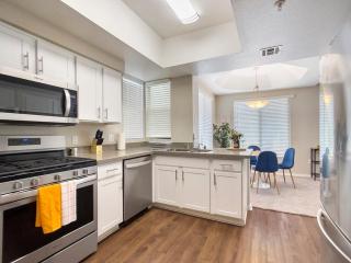 CozySuites at Kierland Commons - 1