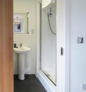 Tudors eSuites Private Garden and Netflix - Birmingham - 5