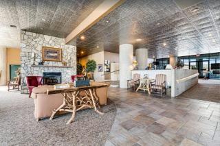 BnB Hyperion - Top-Floor Condo w Balcony & Pool - Sugar Mountain - 0
