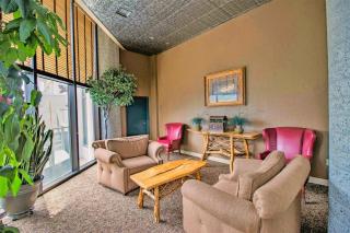 BnB Hyperion - Top-Floor Condo w Balcony & Pool - Sugar Mountain - 9
