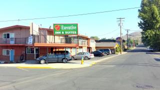 Executive Inn & Suites - Lakeview - 0