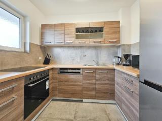 RAJ Living - Monteurwohnung - 2 Schlafzimmer - Küche - Balkon - Waschmaschine - 25 Min zur Messe DUS - Heiligenhaus - 6