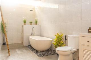 Tropical retreat villa with private pool, secluded location - Kerobokan - 4