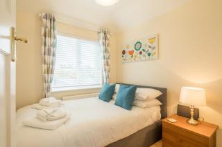 Super House FREE PARKING Garden Close to Station - 1