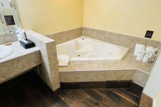 Country Inn & Suites by Radisson, Mishawaka, IN - South Bend - 2