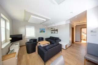 Nemo 4 Bedrooms & Grill - Zastań - 5