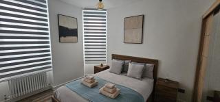 Tower Bridge spacious KING BEDROOM with extra large windows - London - 0