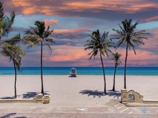 Free Parking - Bay View - Pool -Step To Beach - Hollywood - 0