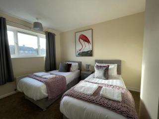 Stunning 3 bedrooms house with Garden and Free Parking - 3