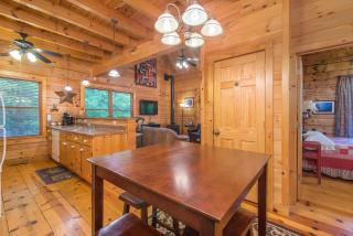 Firefly Lodge Private Log Cabin with Mountain Views! - Black Mountain - 2