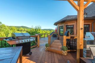 Hidden Vista Lodge hot tub game room views! - 9