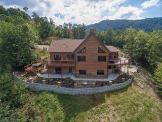 Hidden Vista Lodge hot tub game room views! - 3