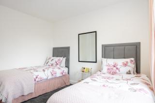 Entire 3 bedrooms home away from Home in Salford - Manchester - 1