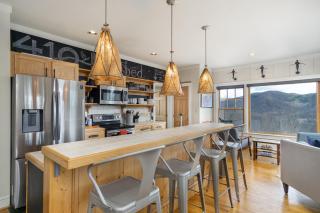 Misty Mountain Hideaway Under New Management, Hot Tub & Mountain Views - Hendersonville - 0