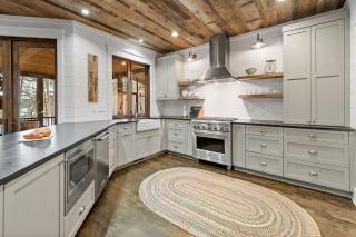 Row House Lakefront Luxury, Gas Grill, Fire Pit & Private Dock on Lake! - Nebo - 8