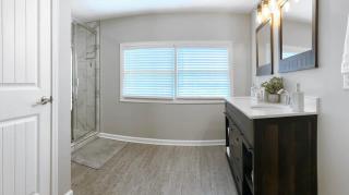 The Cottage House on the Blue Mile - Family Friendly, Close to GSU! - 2