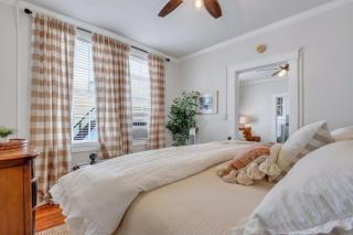 Southern Belle on Oglethorpe Square - Savannah - 3