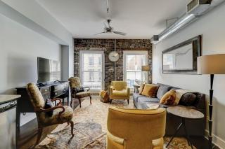 Old Towne Loft on Broughton -Steps to City Market - Savannah - 4