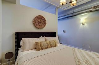 Old Towne Loft on Broughton -Steps to City Market - 6