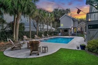 The Grey Pearl - Swimming Pool Premier Location - King City - 0