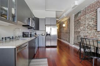 Downtown Loft- Steps away from Plant Riverside! - Savannah - 4