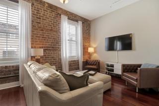 Downtown Loft- Steps away from Plant Riverside! - Savannah - 2
