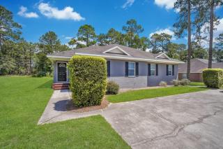 Cozy and Contemporary Villa 1 Mile from GSU - Statesboro - 1