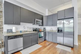 Lush Savannah Loft - Near Plant Riverside District - Savannah - 8