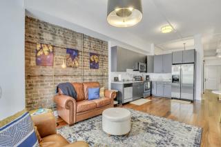 Lush Savannah Loft - Near Plant Riverside District - Savannah - 2